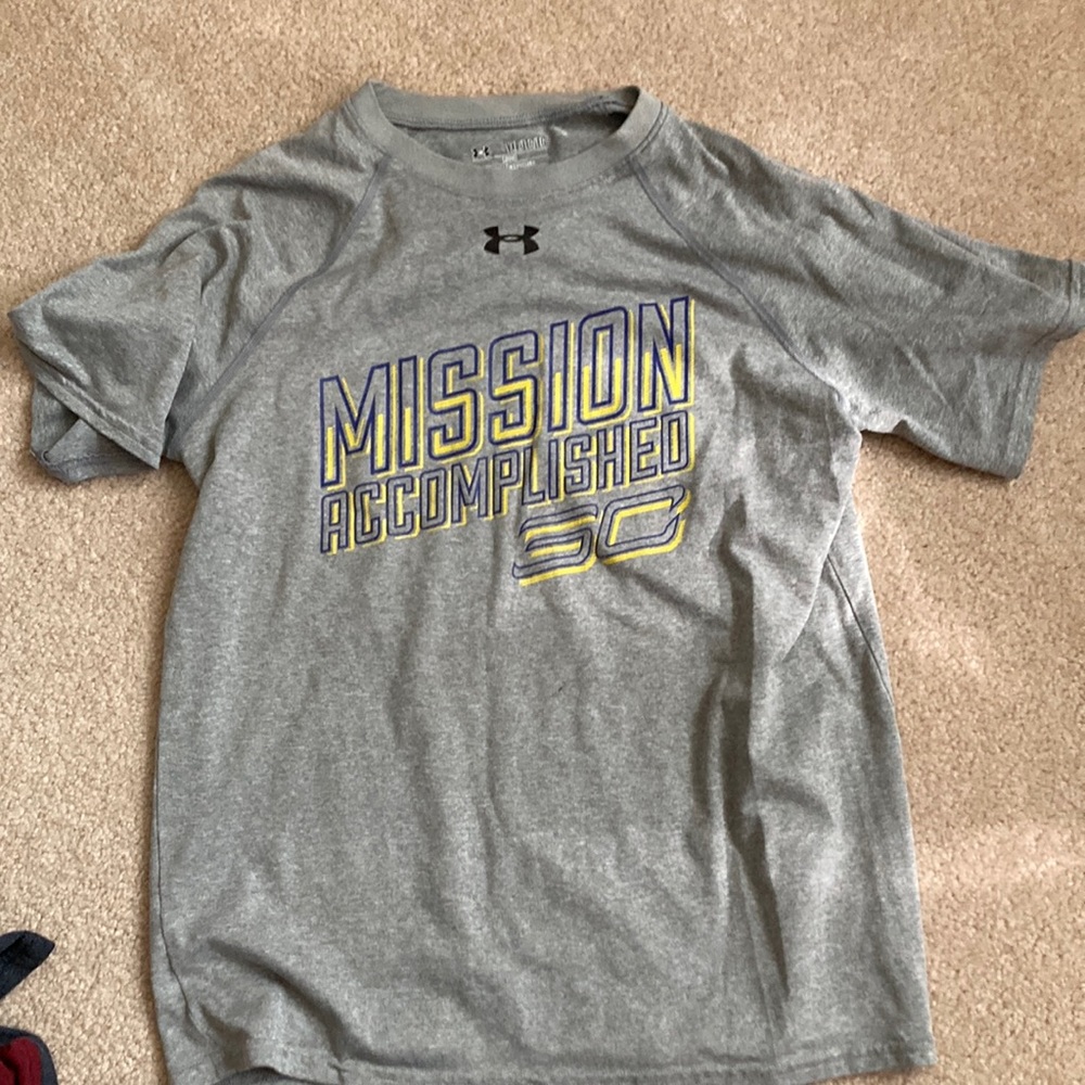 Boys youth XL under armour T-shirt